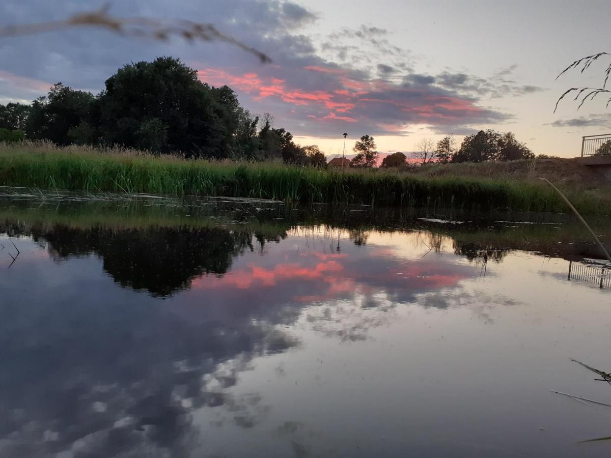 Ferienwohnung Ehemalige Revierfoersterei "Uns Luett" Kuhstorf ภายนอก รูปภาพ